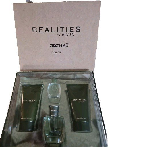 Liz Claiborne Realities Cologne For Men 4 ps Gift SET Travel size. 